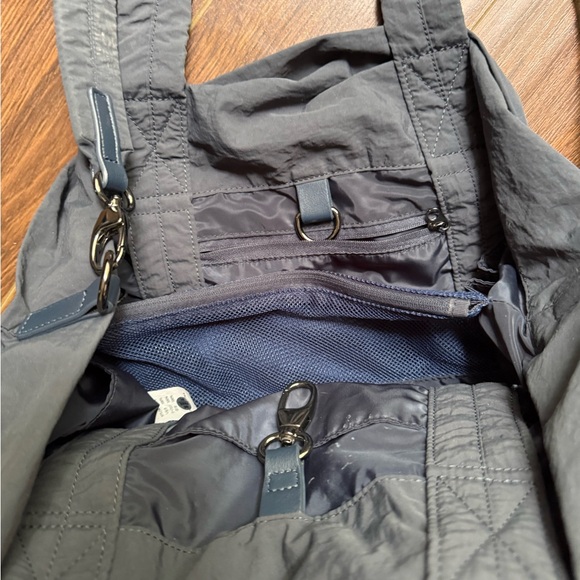 ODODOS navy travel tote with 2 handle options. Great condition! - Picture 4 of 7